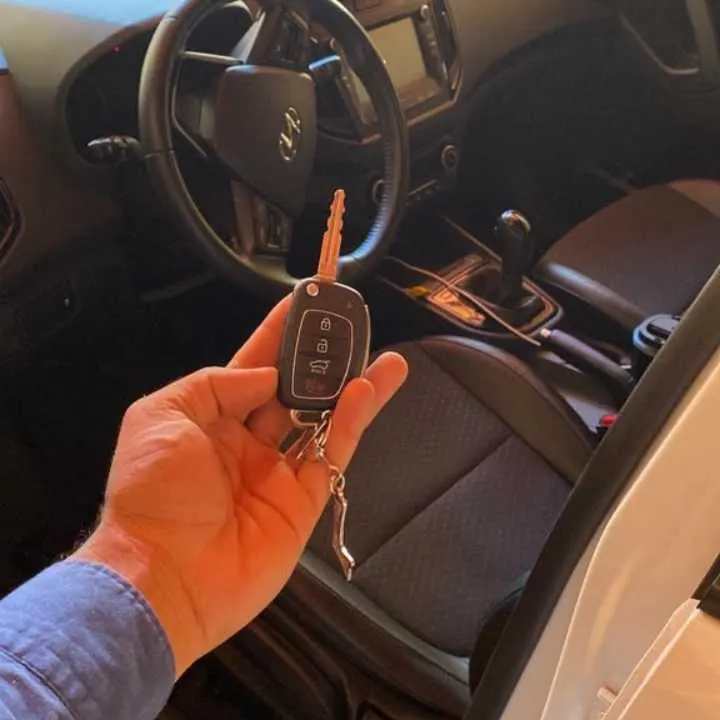 Chave canivete de Hyundai entregue após atendimento de carro trancado no Setor Bueno, Goiânia